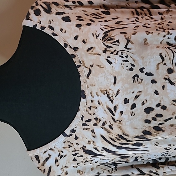 LYSSÉ Animal Print Top, Side Zipper Detail, Lined, Size 2X - Picture 3 of 13